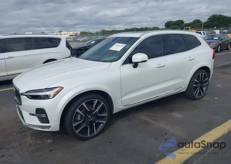 2023 Volvo Xc60 B5 Ultimate Bright Theme z USA, uszkodzony, nr VIN YV4L12DF7P1301418